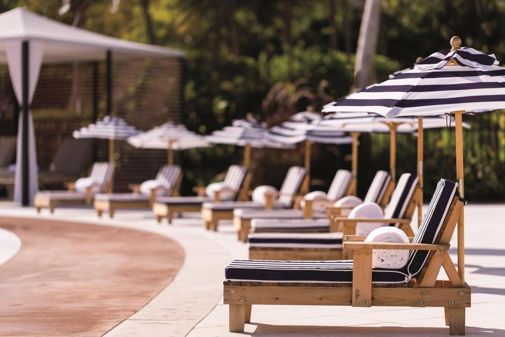 The Ritz-Carlton, Grand Cayman Hotel Seven Mile Beach Exterior photo